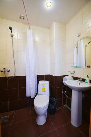 Гостиница КДВ Балаково Двухместный номер с 2 отдельными кроватями и душем-9