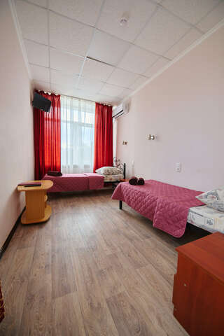 Гостиница КДВ Балаково Двухместный номер с 2 отдельными кроватями и душем-6